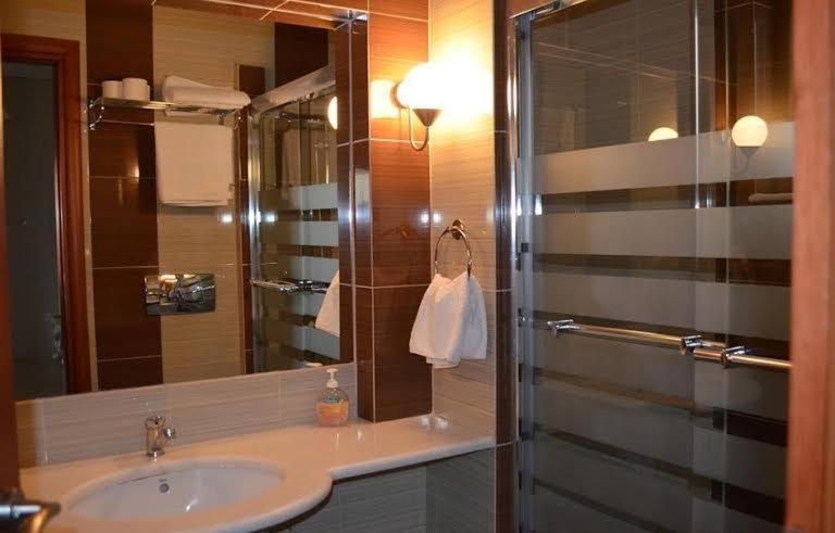 Evia Hotel & Suites Marmari  객실 사진