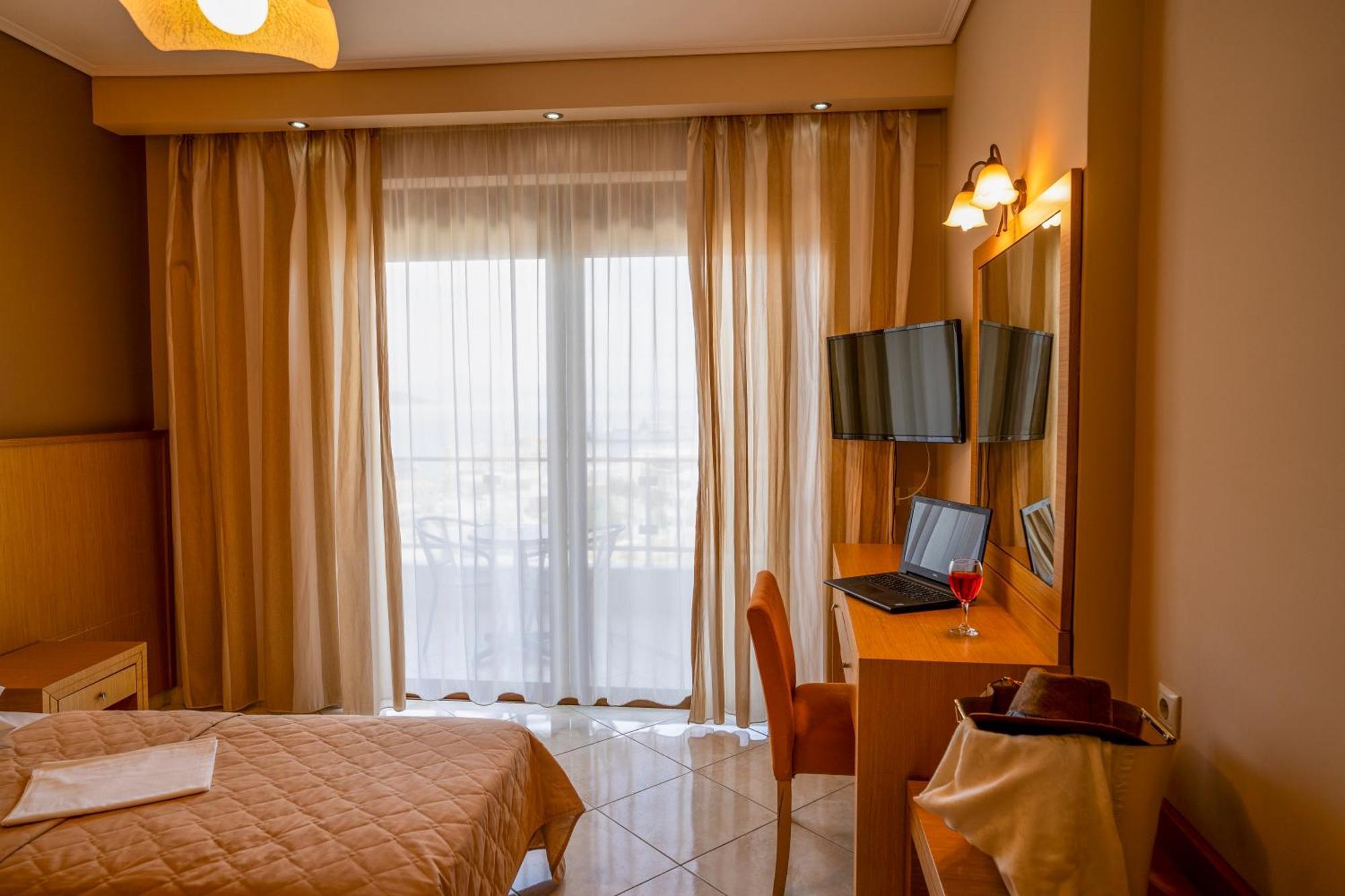 Evia Hotel & Suites Marmari  외부 사진